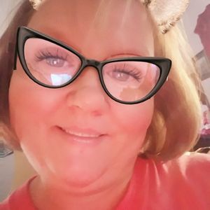 Meet your Posher, Connie